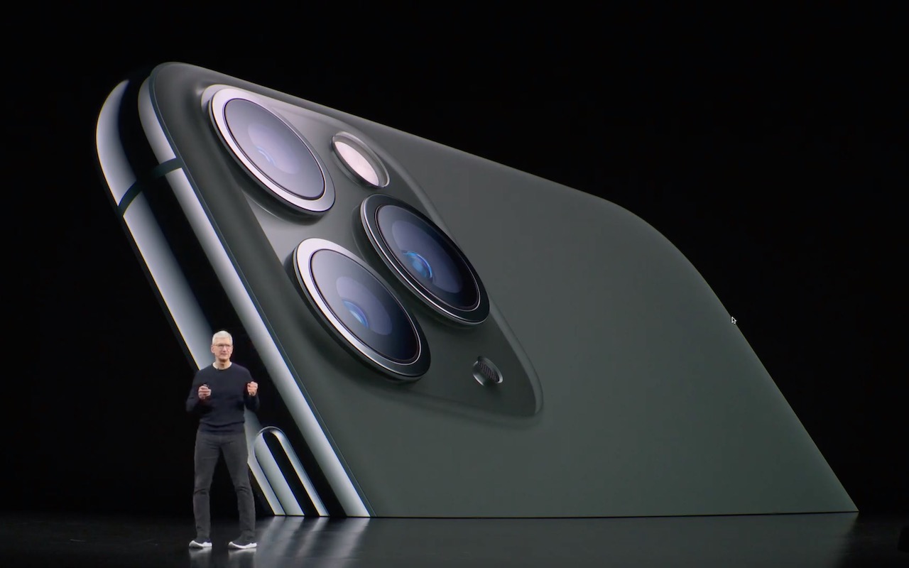 Tim-Cook-iPhone-11-photo